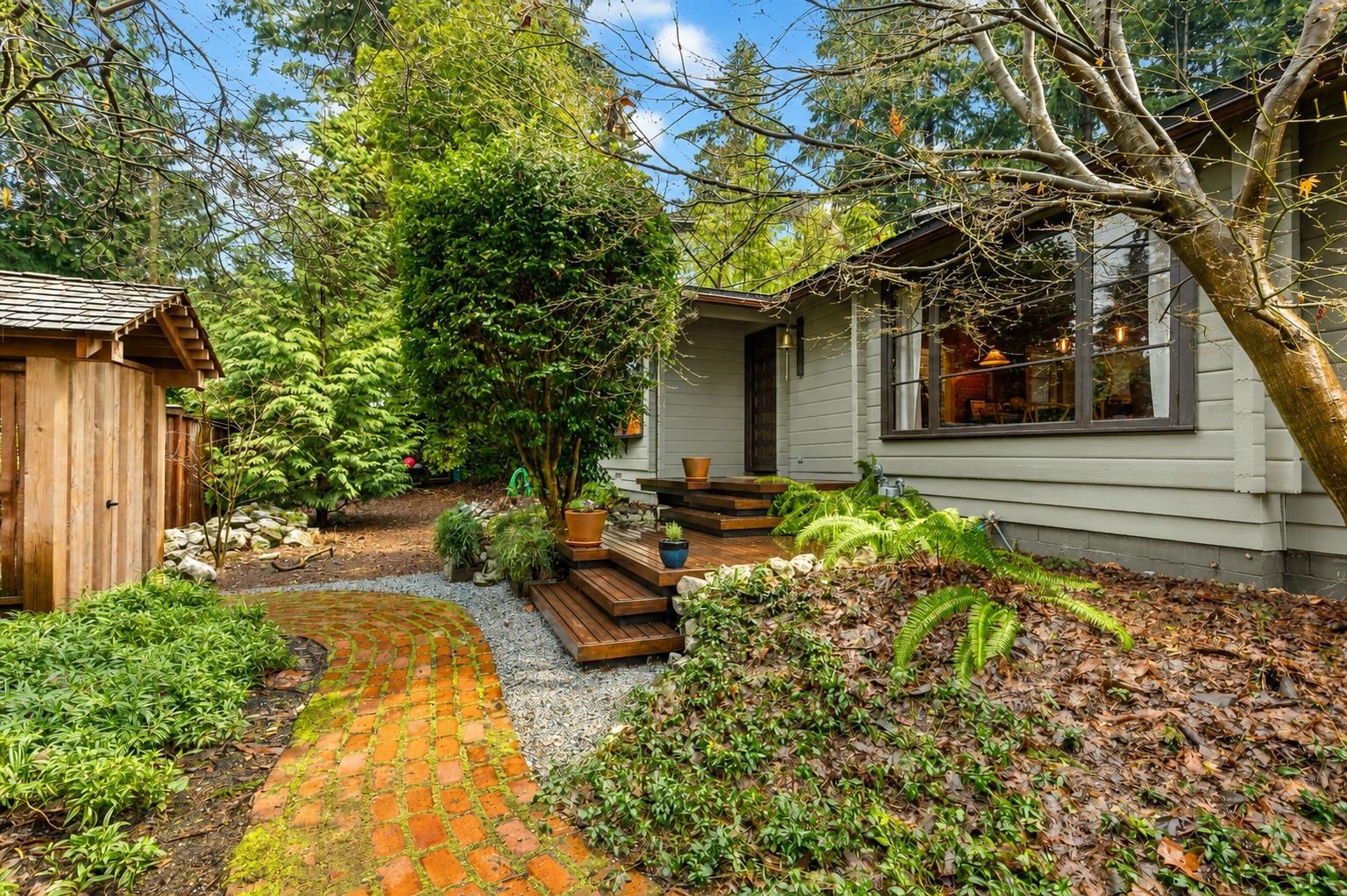 5817 Eagle Island, West Vancouver, BC - Outdoor