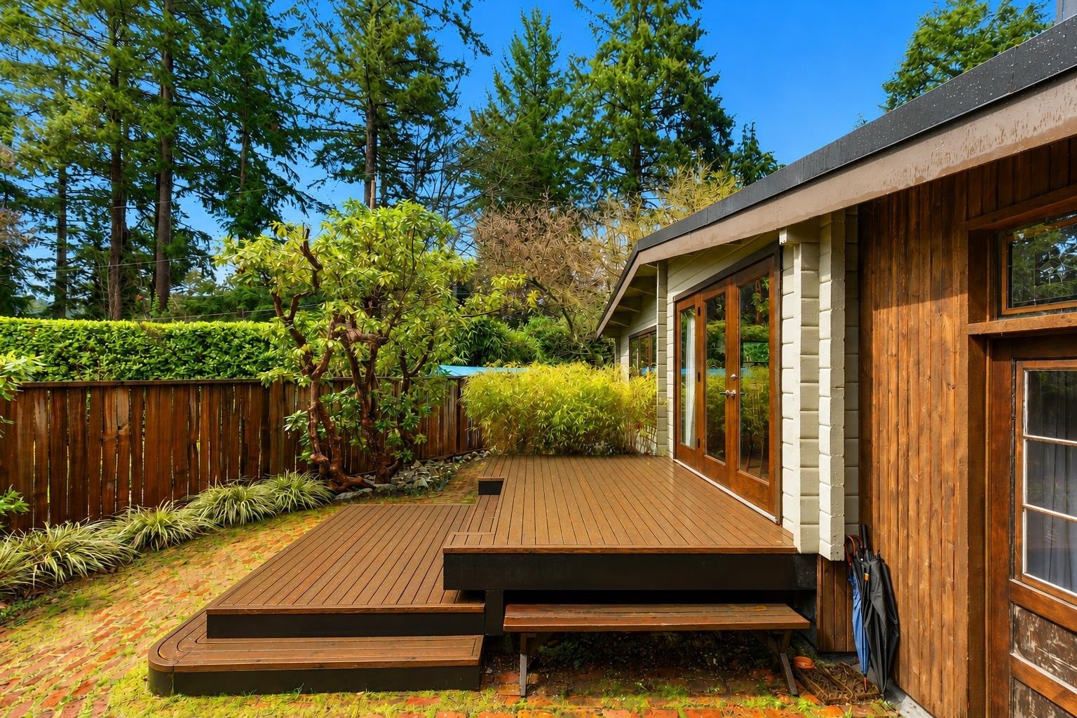 5817 Eagle Island, West Vancouver, BC - Outdoor With Deck Patio Veranda