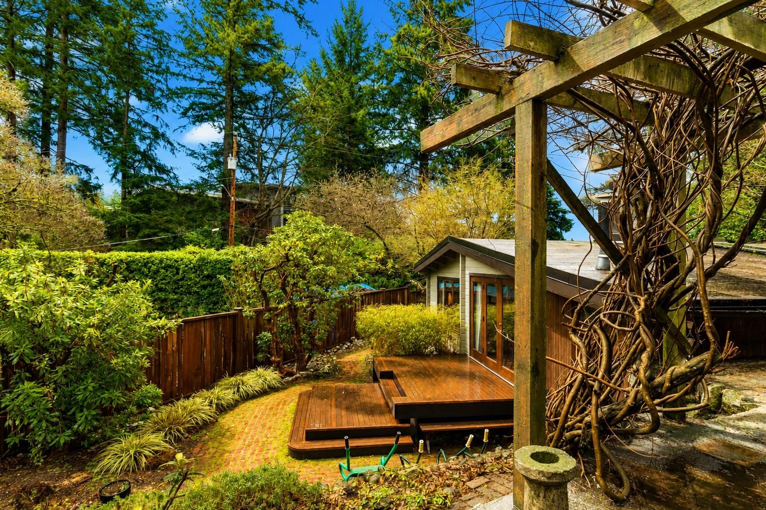 5817 Eagle Island, West Vancouver, BC - Outdoor