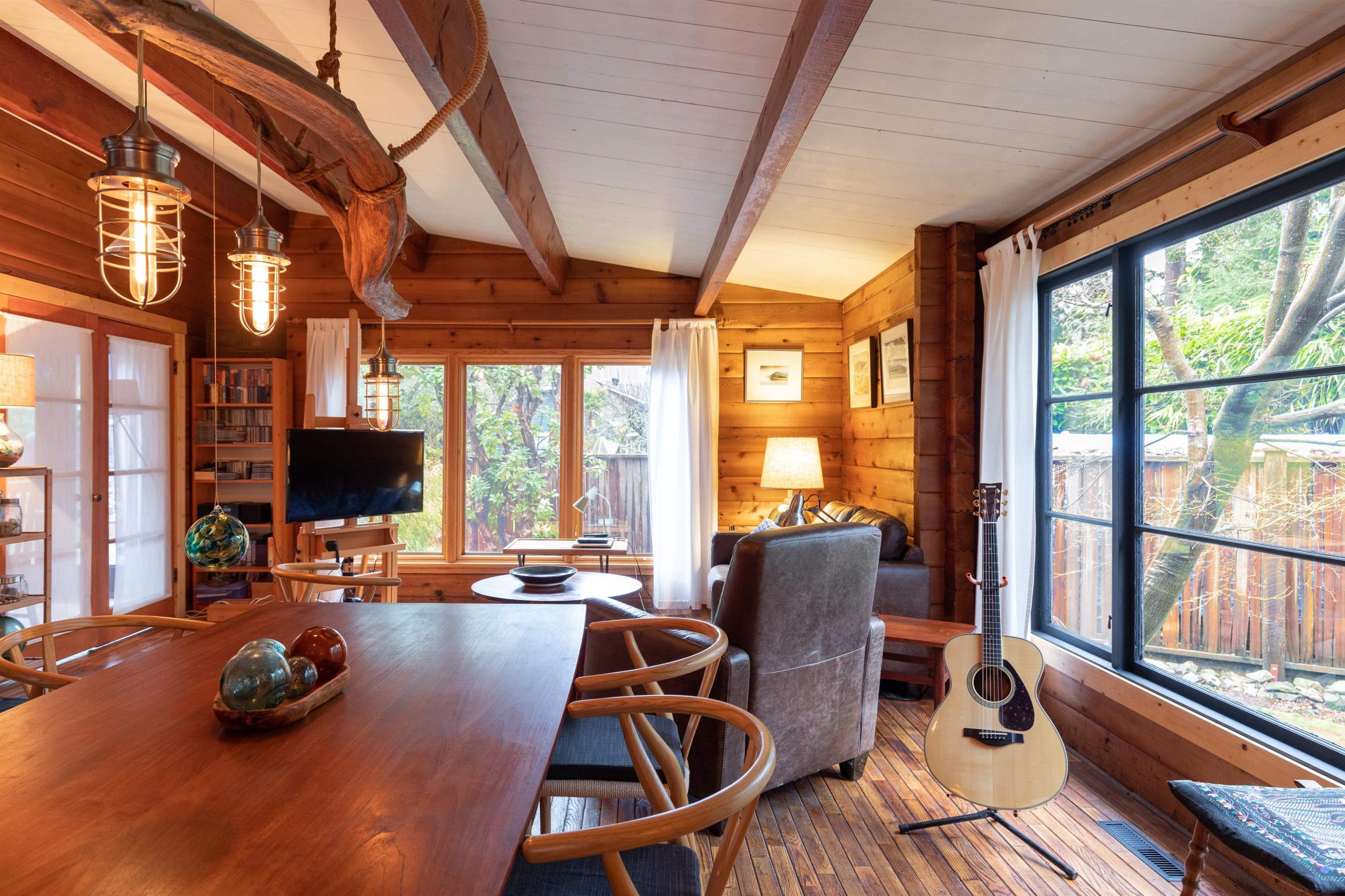 5817 Eagle Island, West Vancouver, BC - Indoor