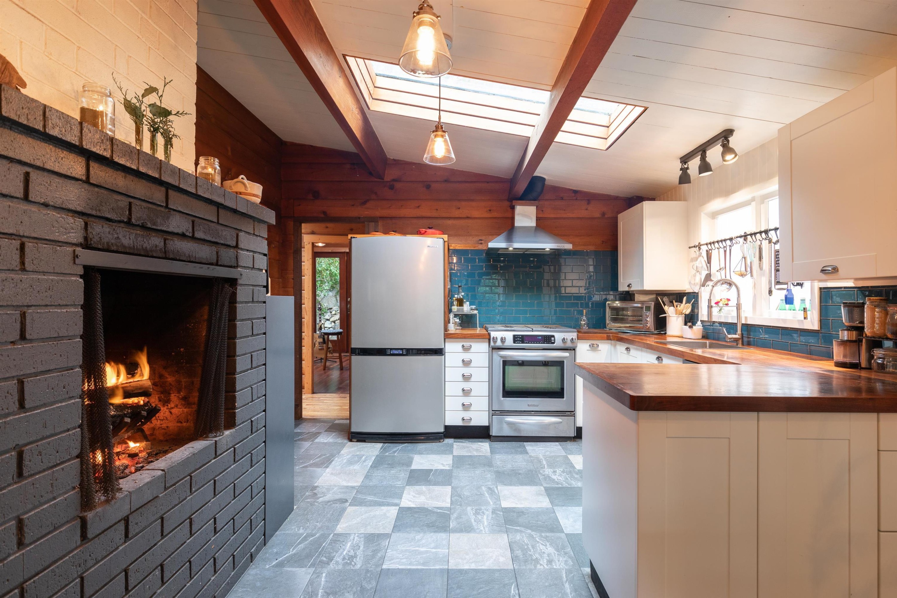 5817 Eagle Island, West Vancouver, BC - Indoor Photo Showing Kitchen With Fireplace With Double Sink
