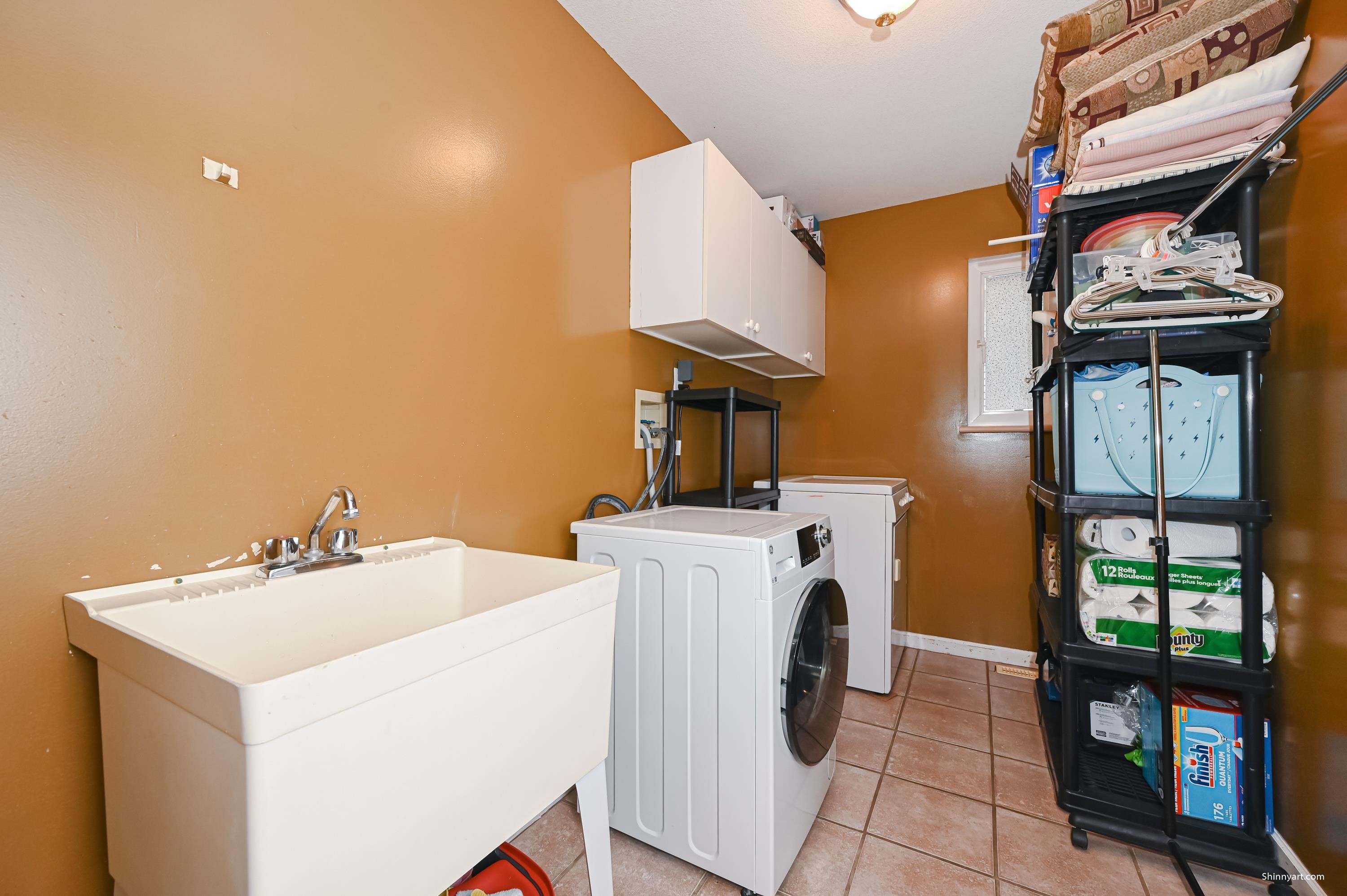 2995 Pinetree Close, Coquitlam, BC - Indoor Photo Showing Laundry Room