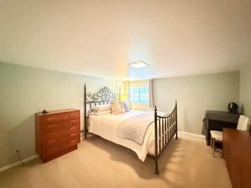 680 Thompson Avenue, Coquitlam, BC - Indoor Photo Showing Bedroom