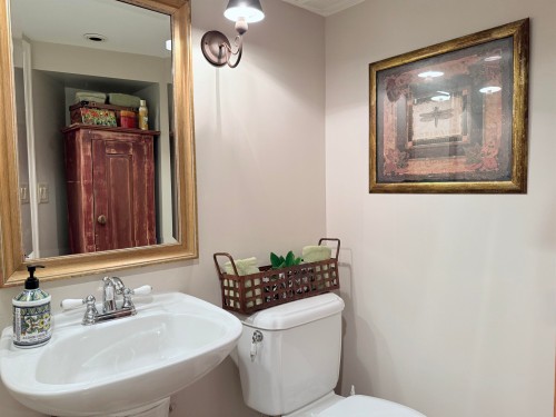 680 Thompson Avenue, Coquitlam, BC - Indoor Photo Showing Bathroom