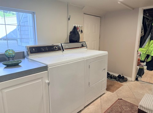 680 Thompson Avenue, Coquitlam, BC - Indoor Photo Showing Laundry Room