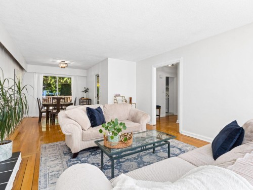 785 Regan Avenue, Coquitlam, BC - Indoor Photo Showing Living Room