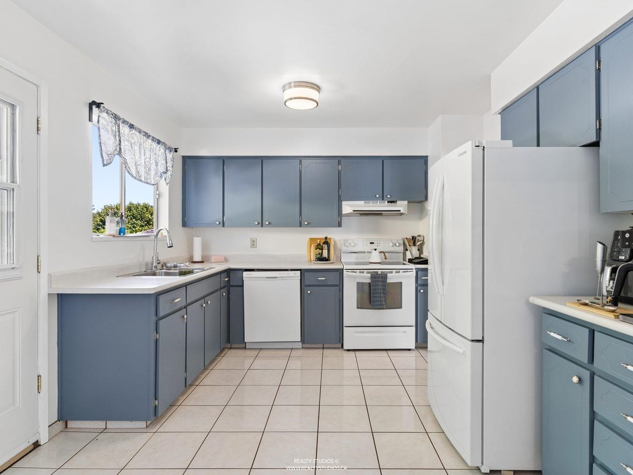 785 Regan Avenue, Coquitlam, BC - Indoor Photo Showing Kitchen
