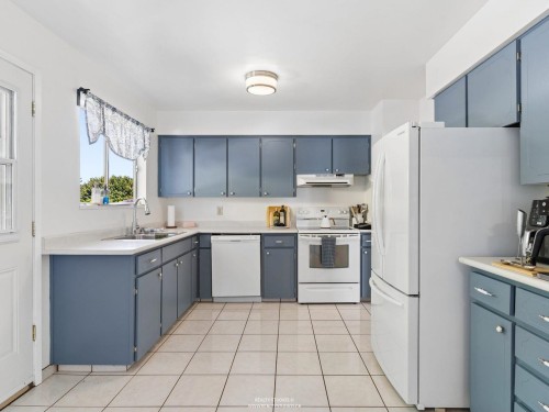 785 Regan Avenue, Coquitlam, BC - Indoor Photo Showing Kitchen