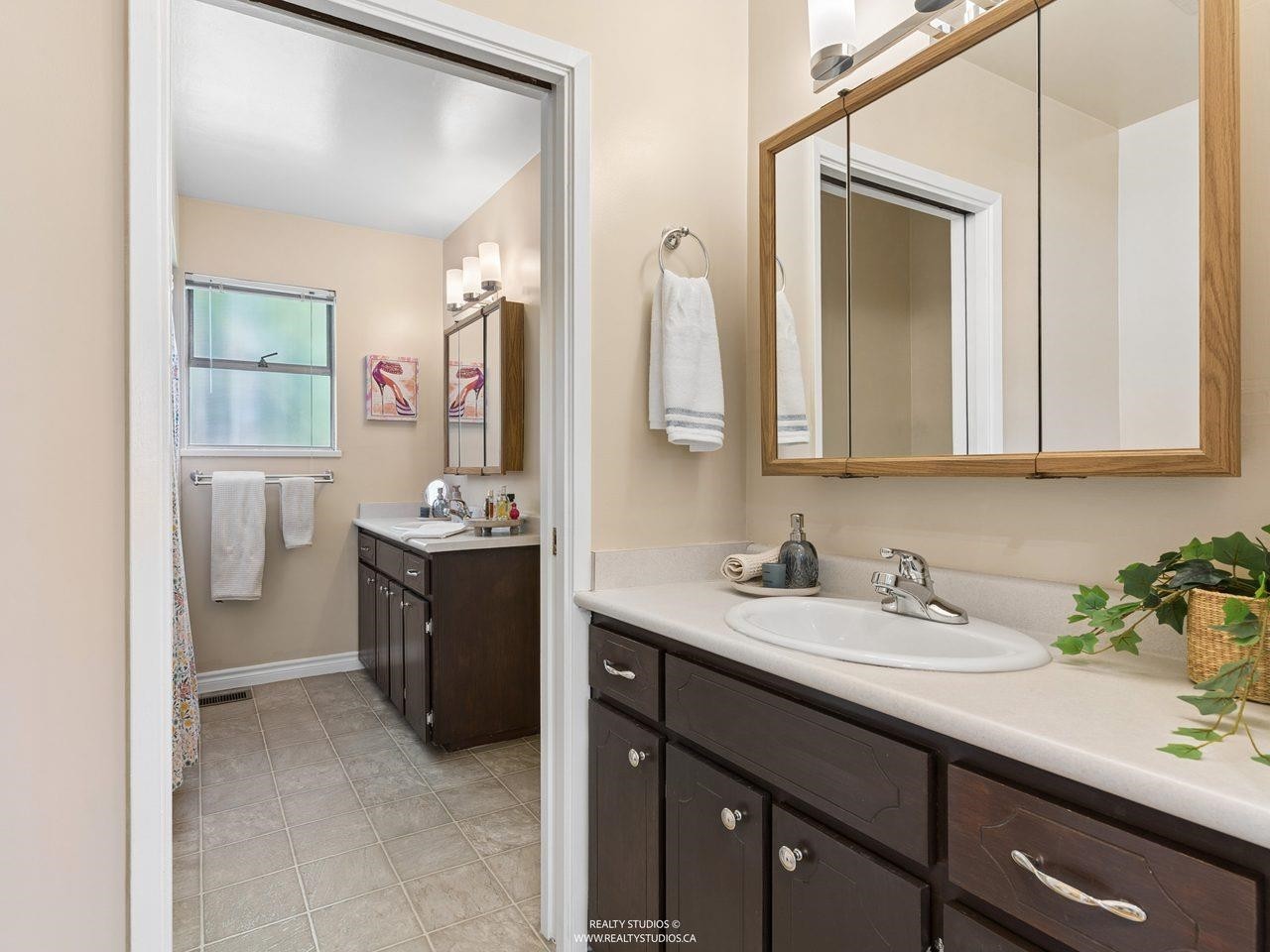 785 Regan Avenue, Coquitlam, BC - Indoor Photo Showing Bathroom