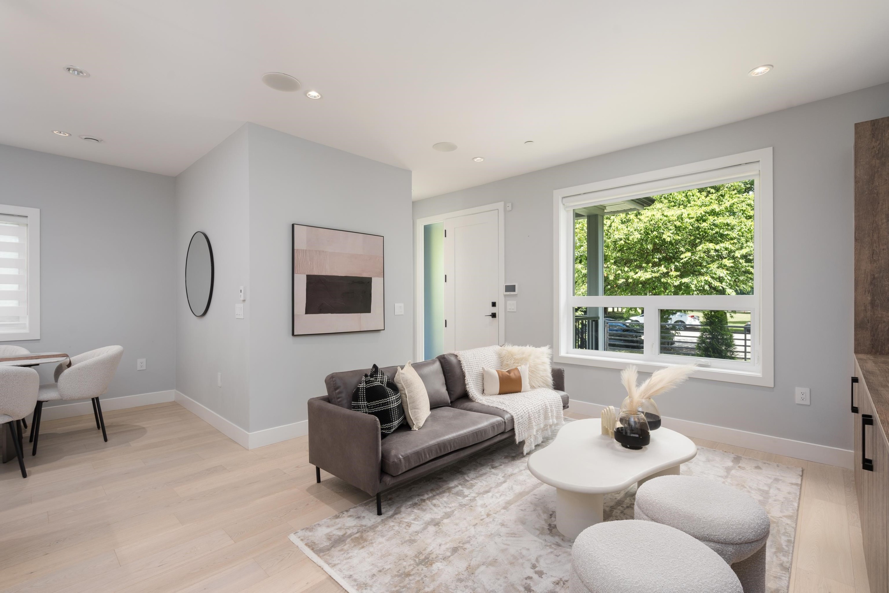 2196 19Th Avenue E, Vancouver, BC - Indoor Photo Showing Living Room