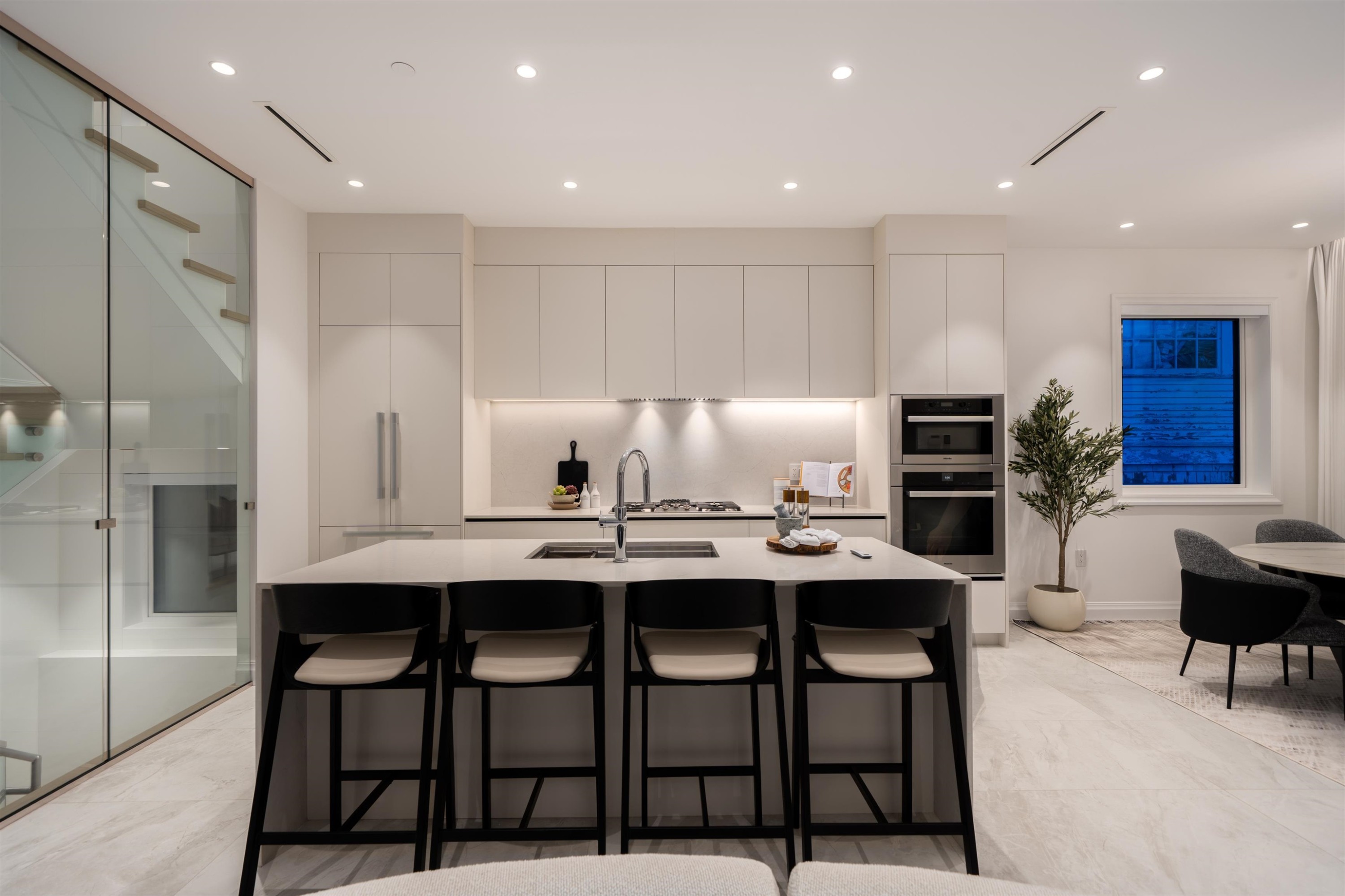 4007 19Th Avenue W, Vancouver, BC - Indoor Photo Showing Kitchen With Upgraded Kitchen