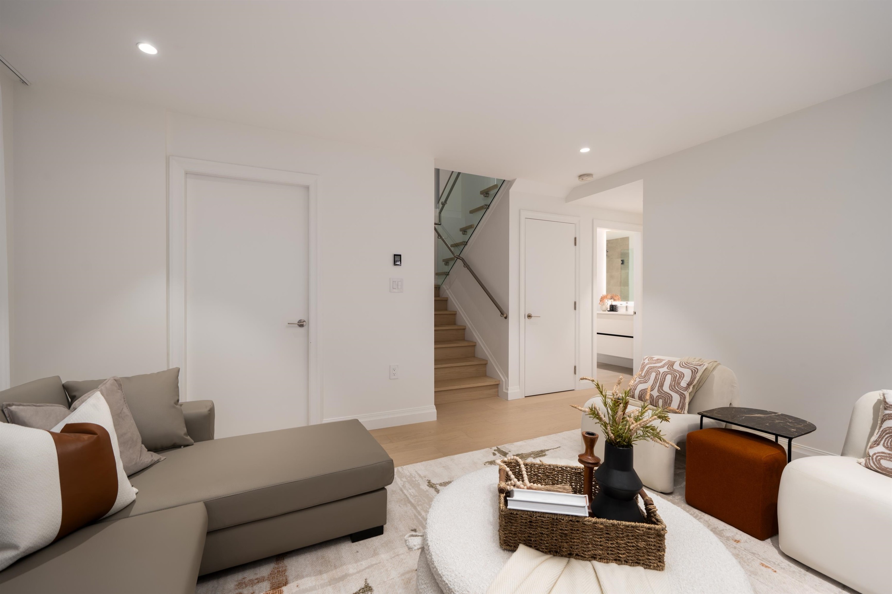 4007 19Th Avenue W, Vancouver, BC - Indoor Photo Showing Living Room