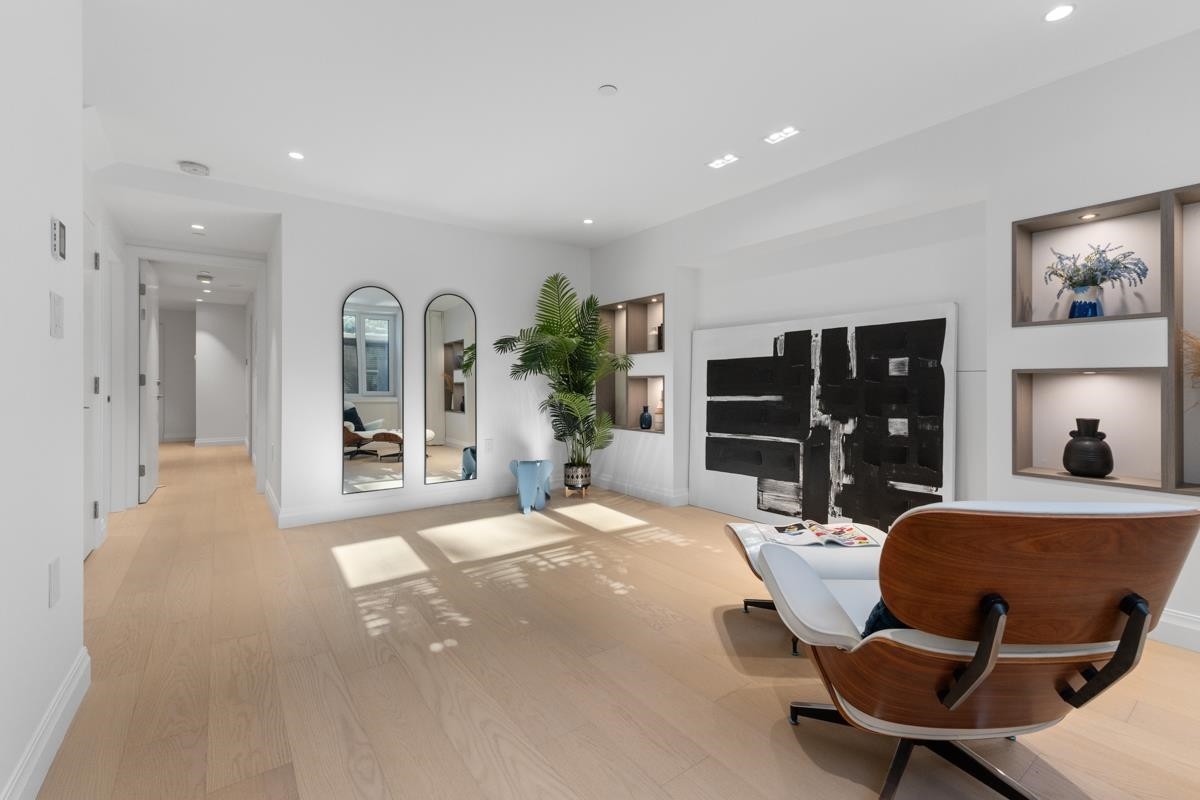 4007 19Th Avenue W, Vancouver, BC - Indoor