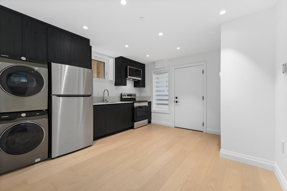 4007 19Th Avenue W, Vancouver, BC - Indoor Photo Showing Laundry Room