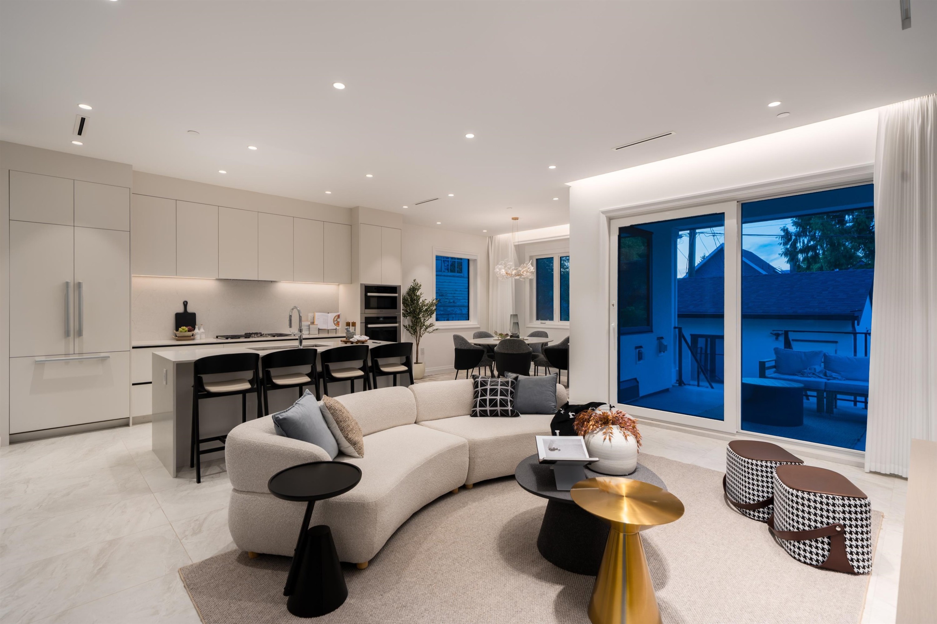 4007 19Th Avenue W, Vancouver, BC - Indoor Photo Showing Living Room