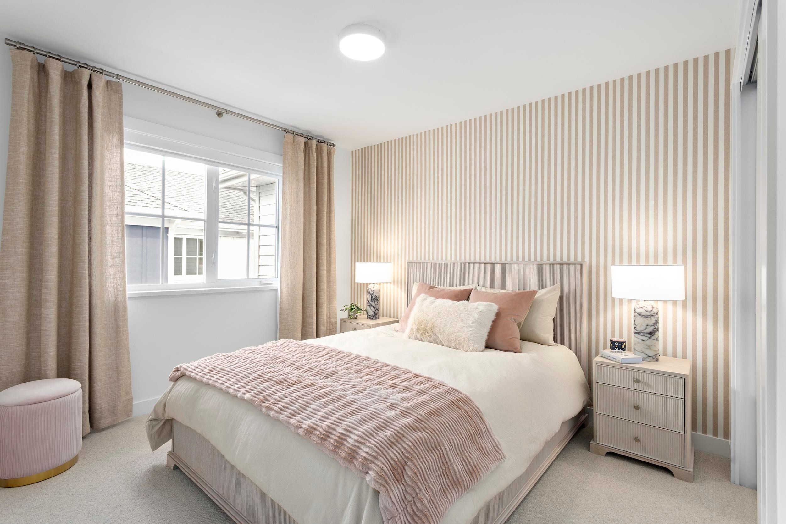 376 Red Barn Boulevard, Delta, BC - Indoor Photo Showing Bedroom