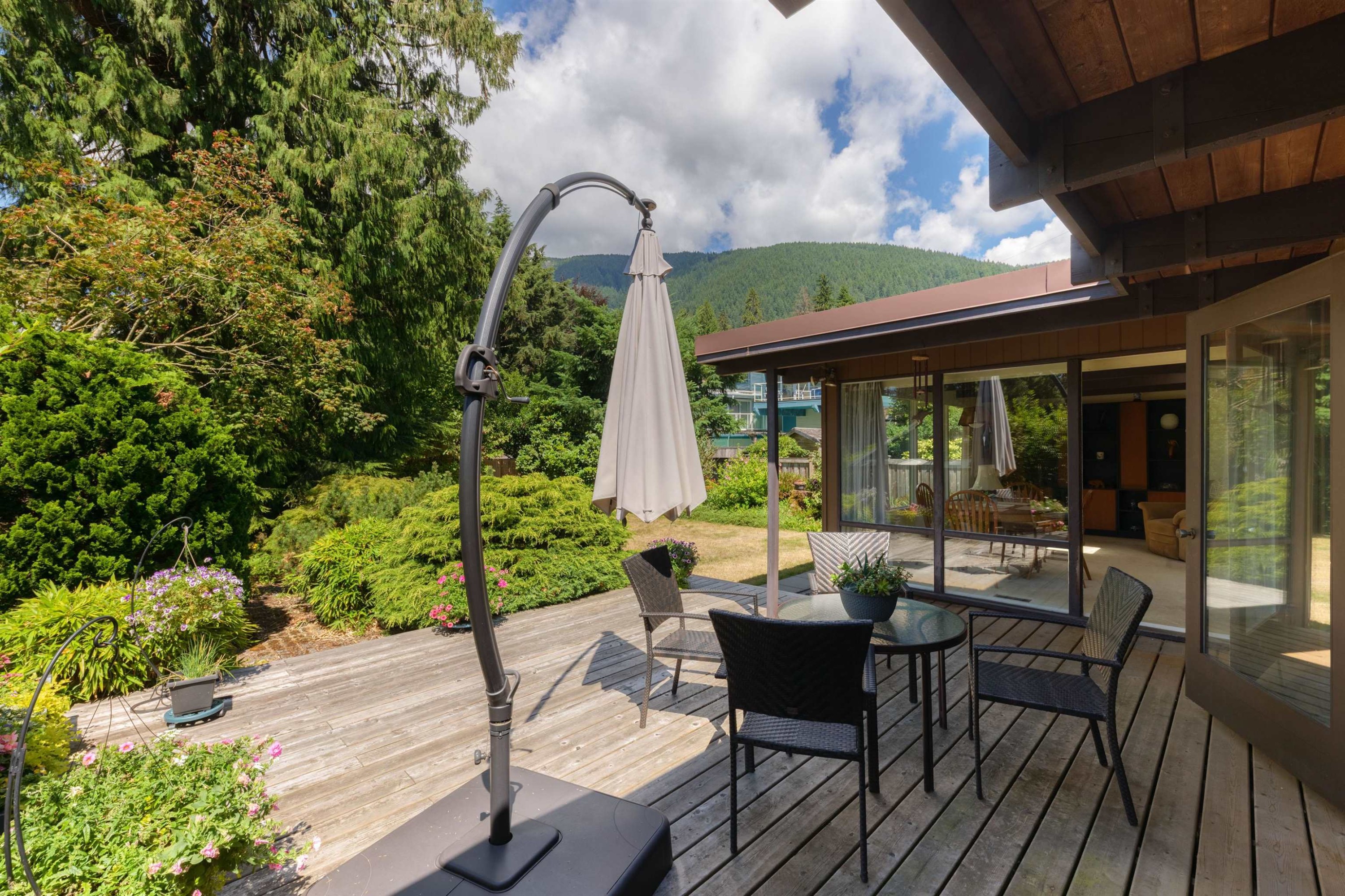 4568 Marineview Crescent, North Vancouver, BC - Outdoor With Deck Patio Veranda With Exterior