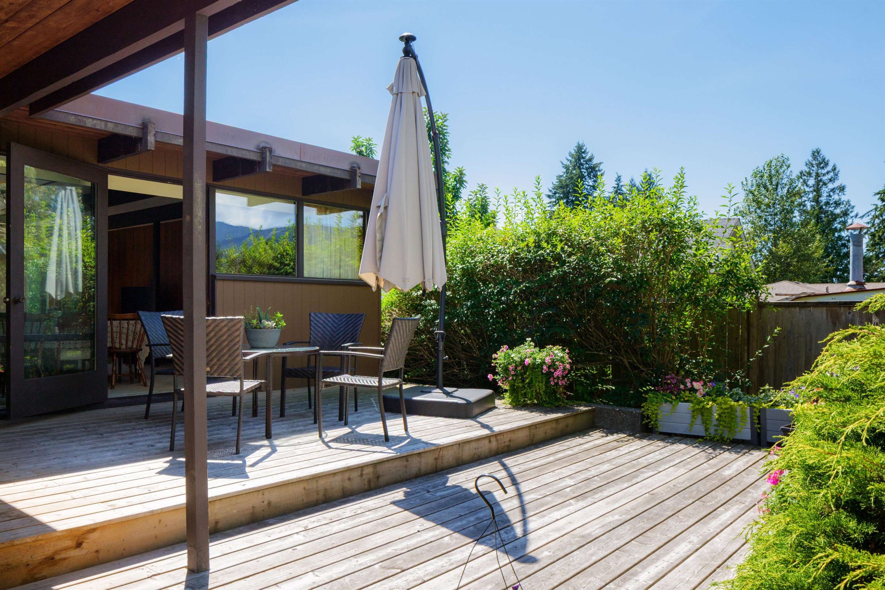 4568 Marineview Crescent, North Vancouver, BC - Outdoor With Deck Patio Veranda With Exterior