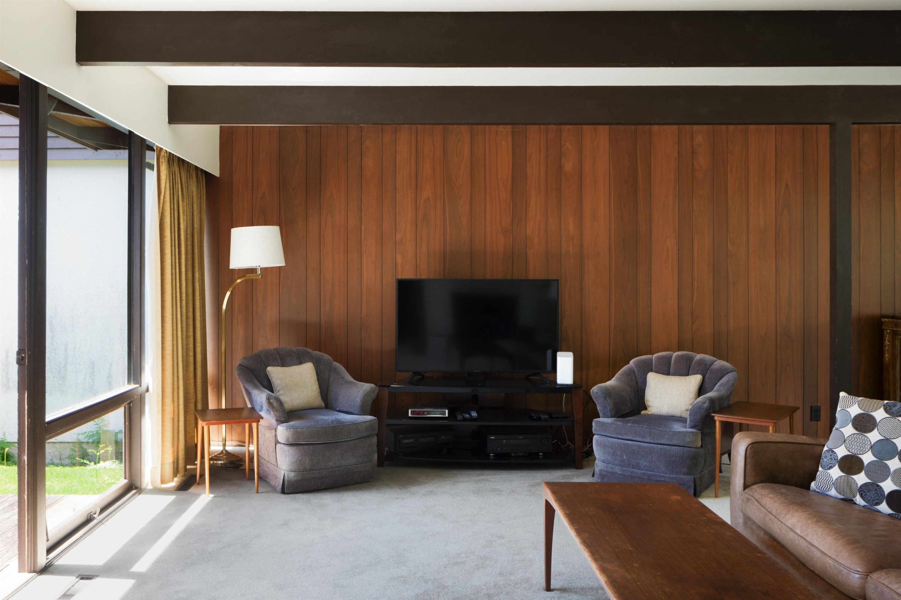 4568 Marineview Crescent, North Vancouver, BC - Indoor Photo Showing Living Room