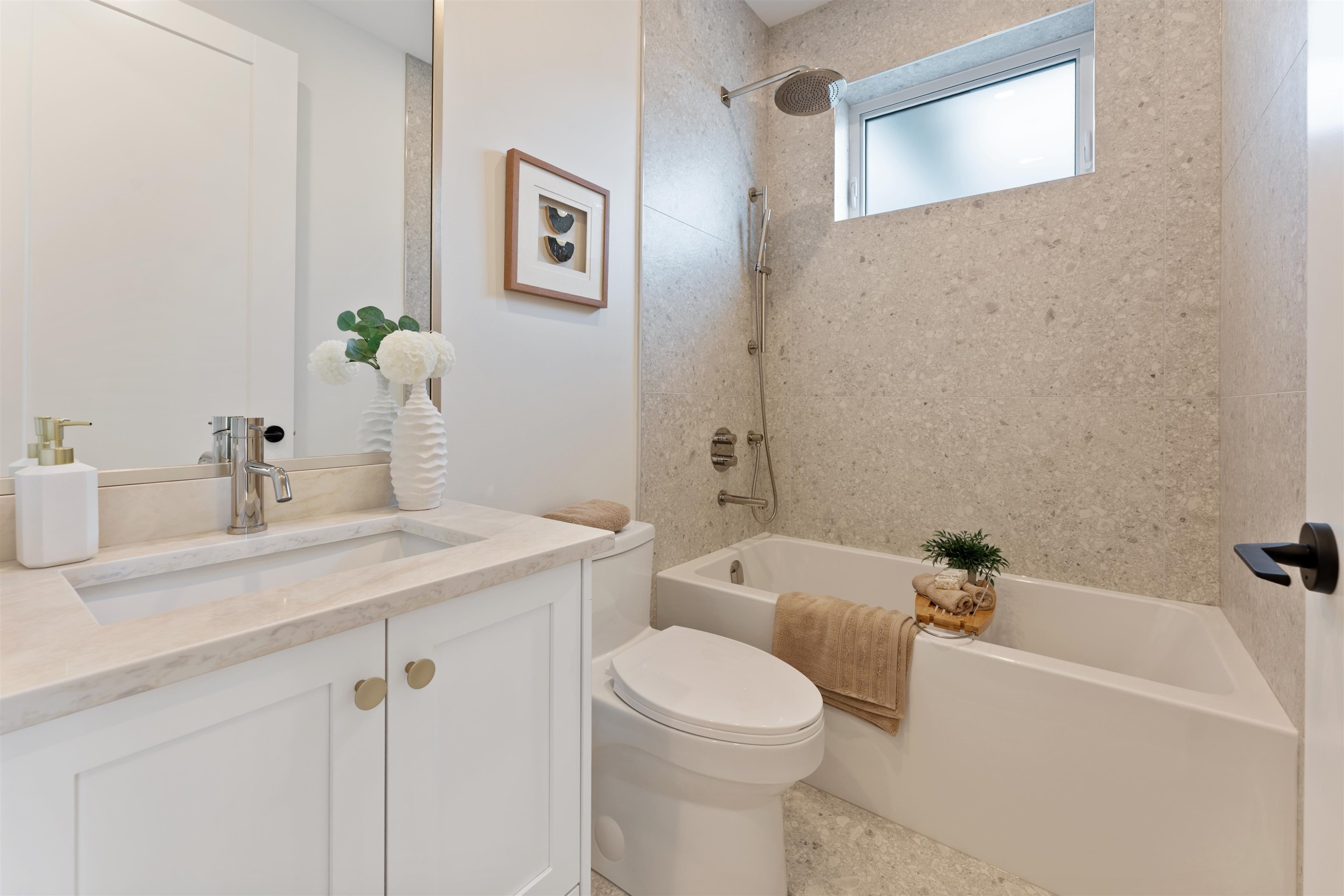 2578 4Th Avenue E, Vancouver, BC - Indoor Photo Showing Bathroom
