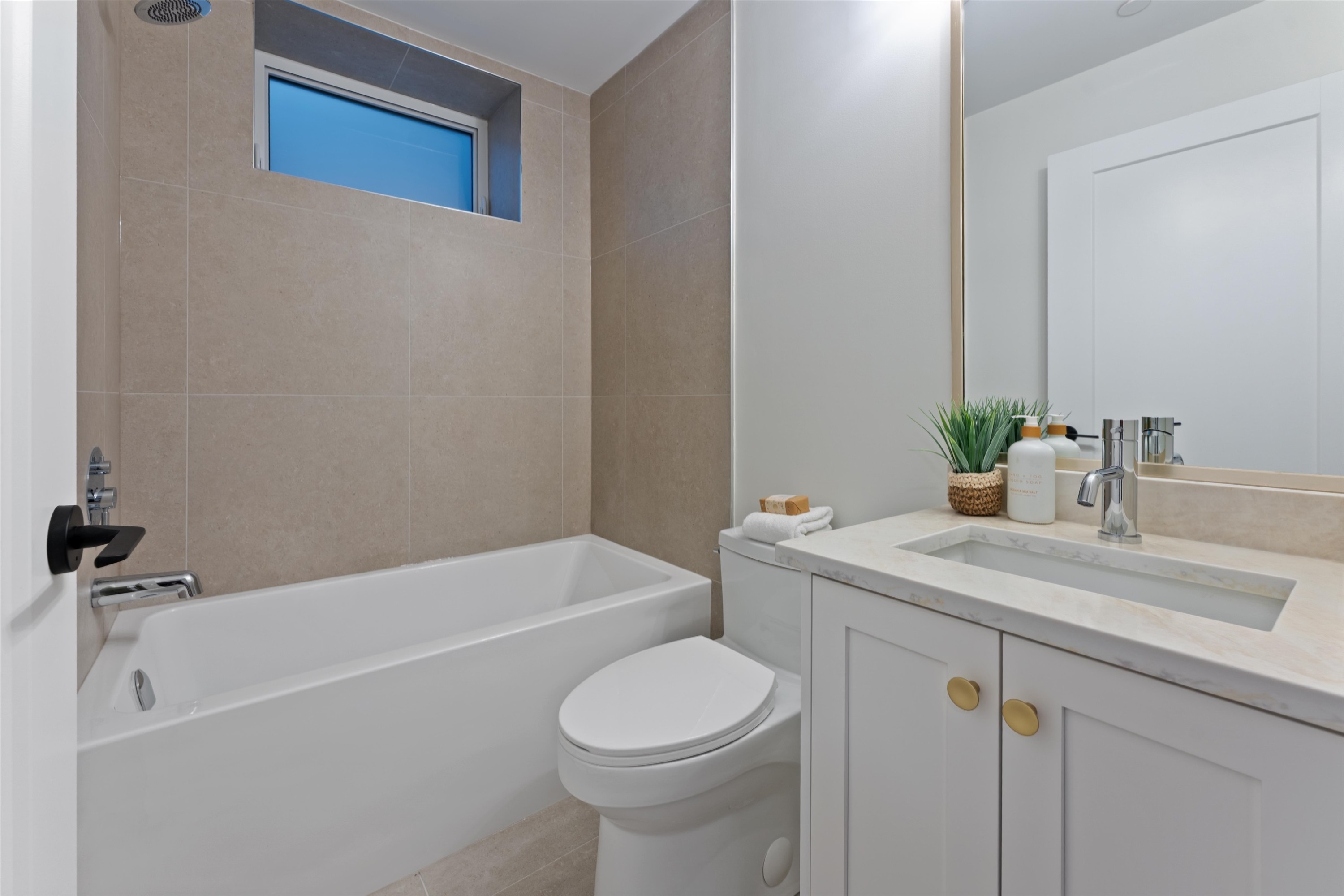 2578 4Th Avenue E, Vancouver, BC - Indoor Photo Showing Bathroom