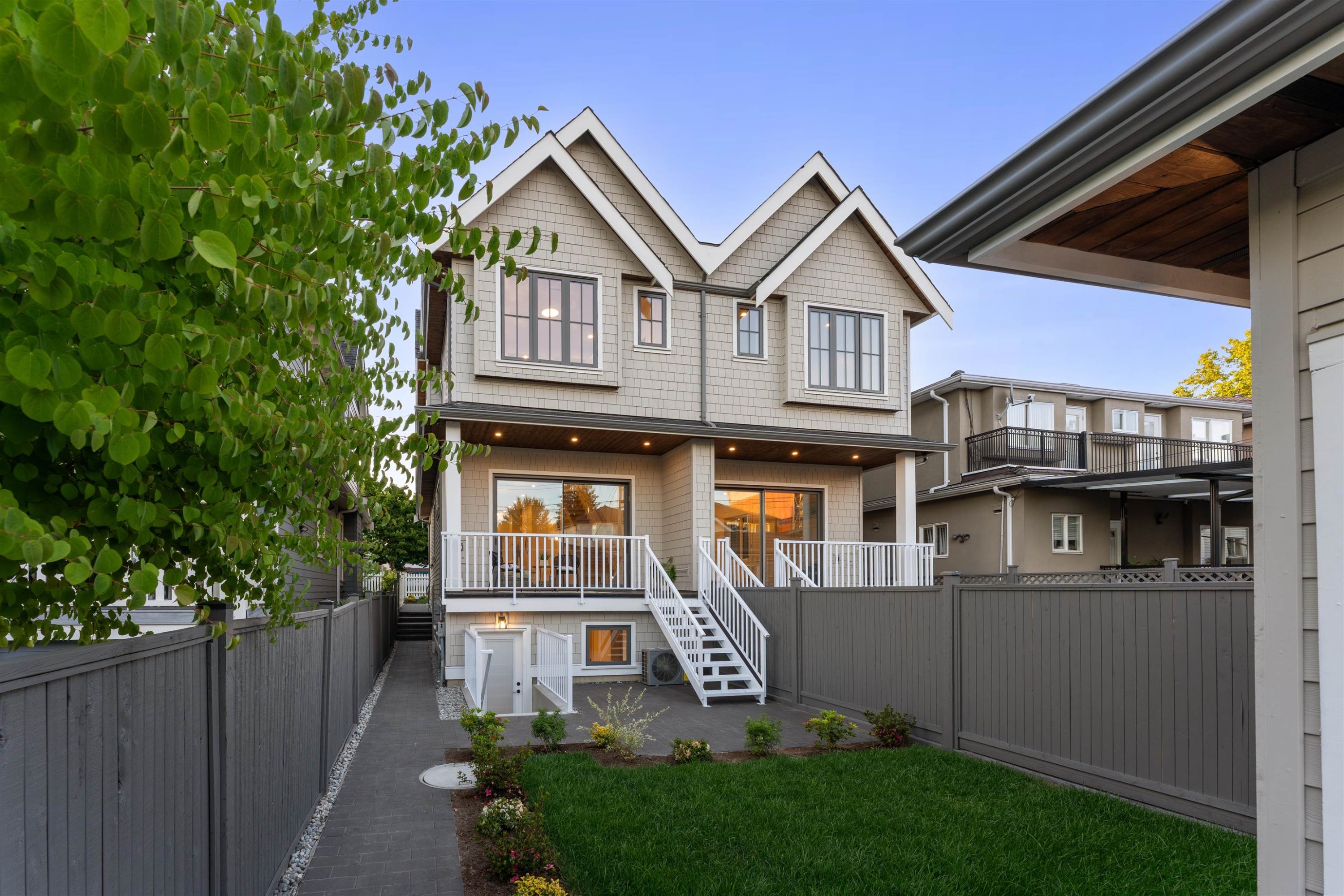 2578 4Th Avenue E, Vancouver, BC - Outdoor