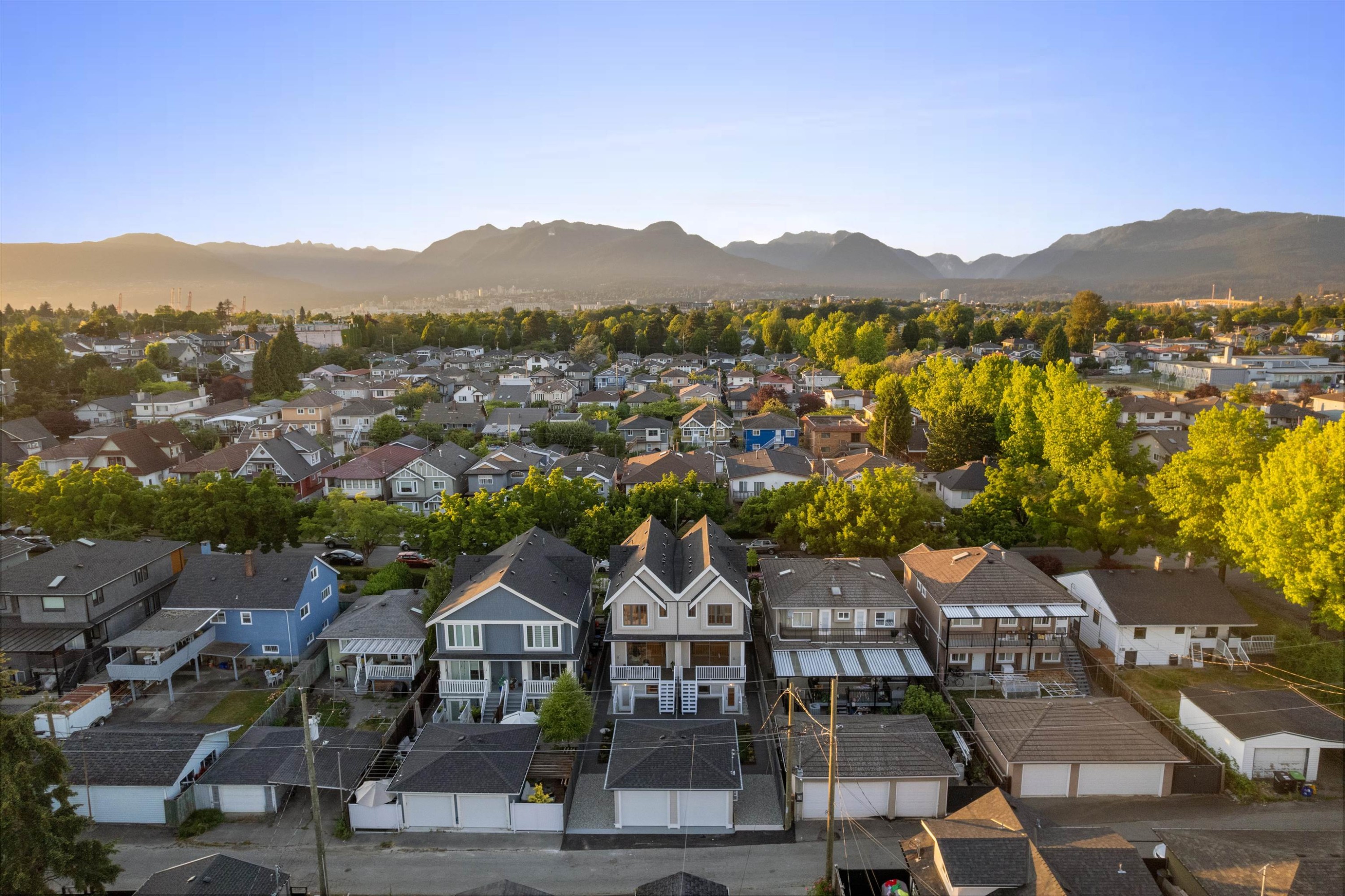 2578 4Th Avenue E, Vancouver, BC - Outdoor With View