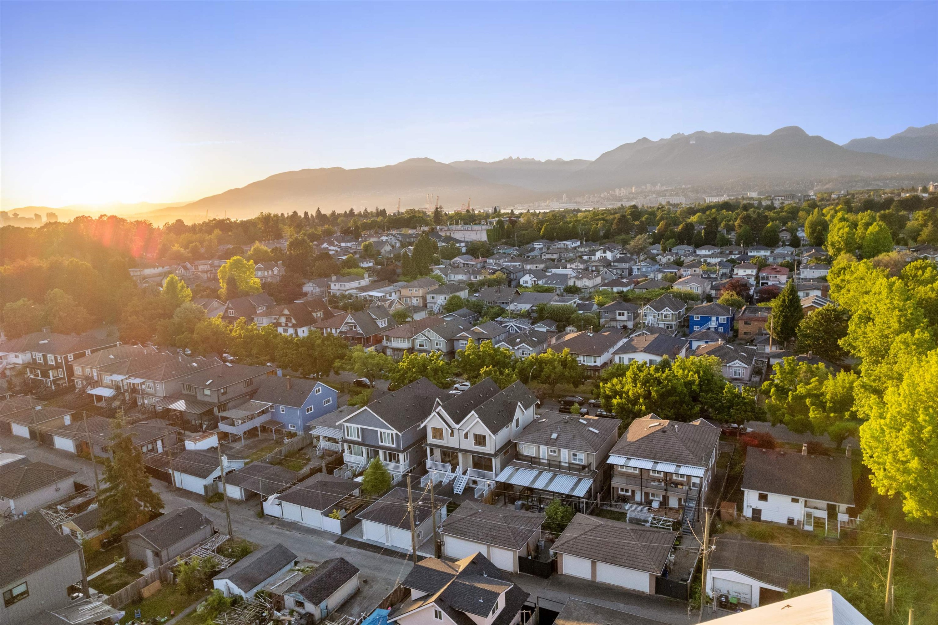2578 4Th Avenue E, Vancouver, BC - Outdoor With View