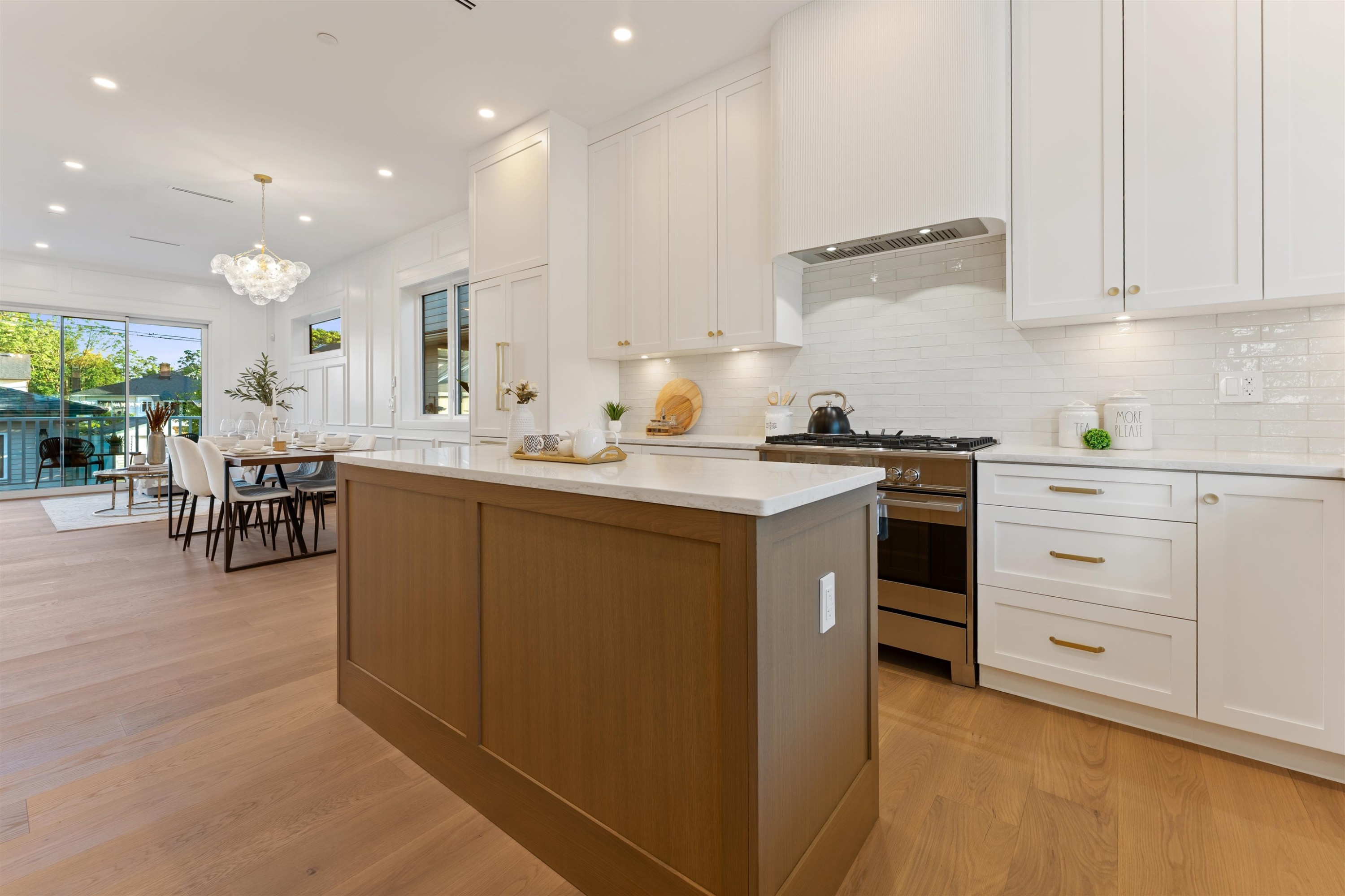 2578 4Th Avenue E, Vancouver, BC - Indoor Photo Showing Kitchen With Upgraded Kitchen