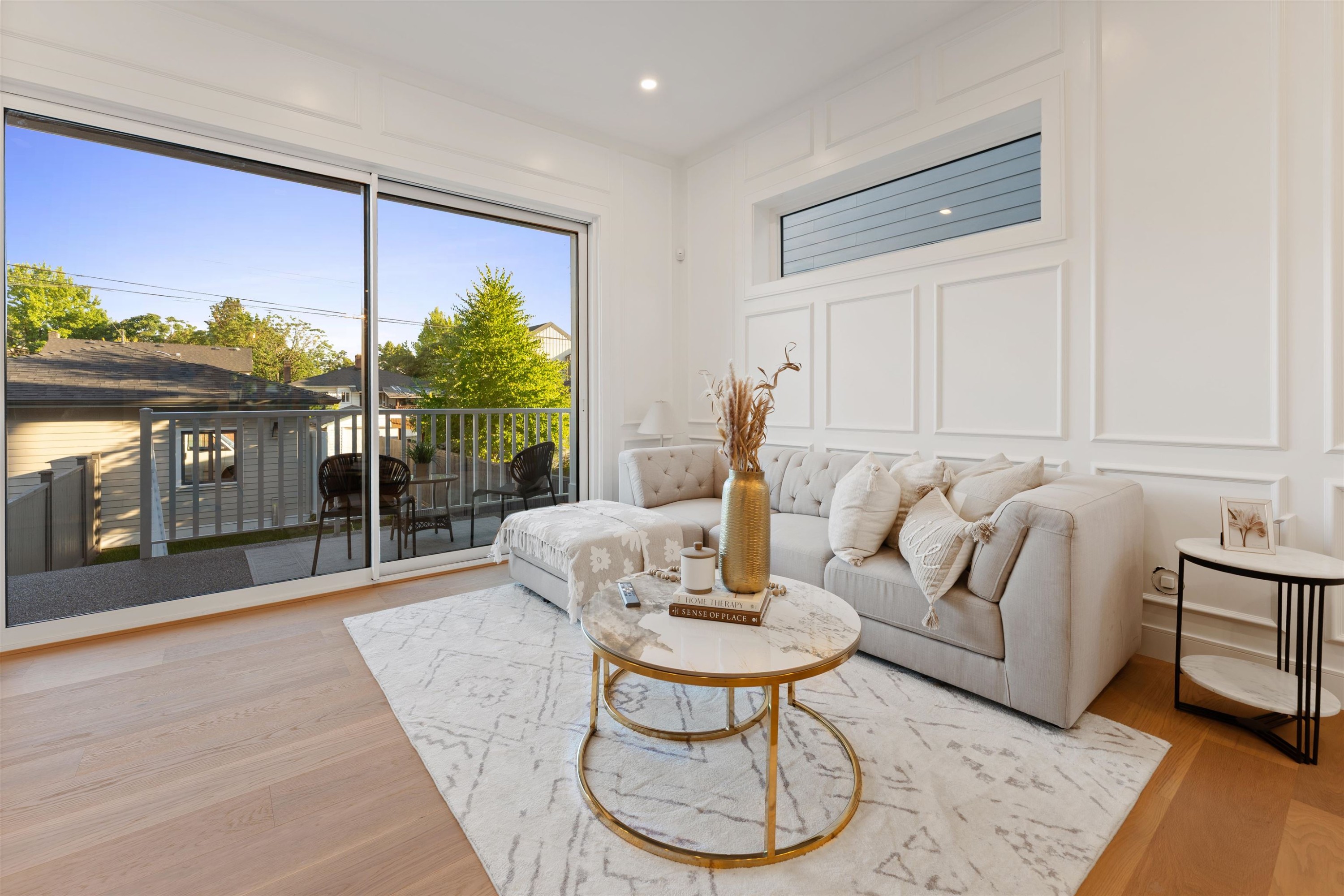 2578 4Th Avenue E, Vancouver, BC - Indoor Photo Showing Living Room