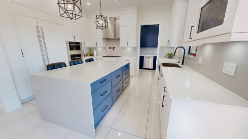 108 51St Avenue E, Vancouver, BC - Indoor Photo Showing Kitchen With Upgraded Kitchen