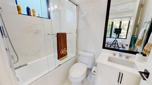 108 51St Avenue E, Vancouver, BC - Indoor Photo Showing Bathroom