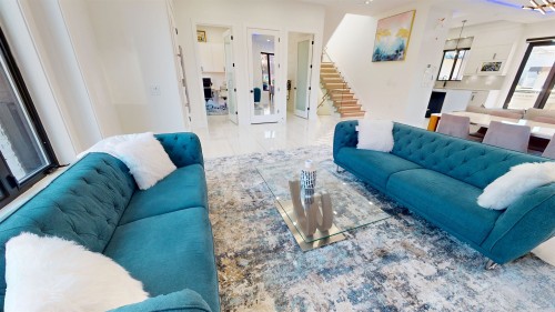 108 51St Avenue E, Vancouver, BC - Indoor Photo Showing Living Room