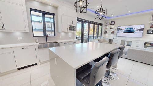 108 51St Avenue E, Vancouver, BC - Indoor Photo Showing Kitchen With Double Sink