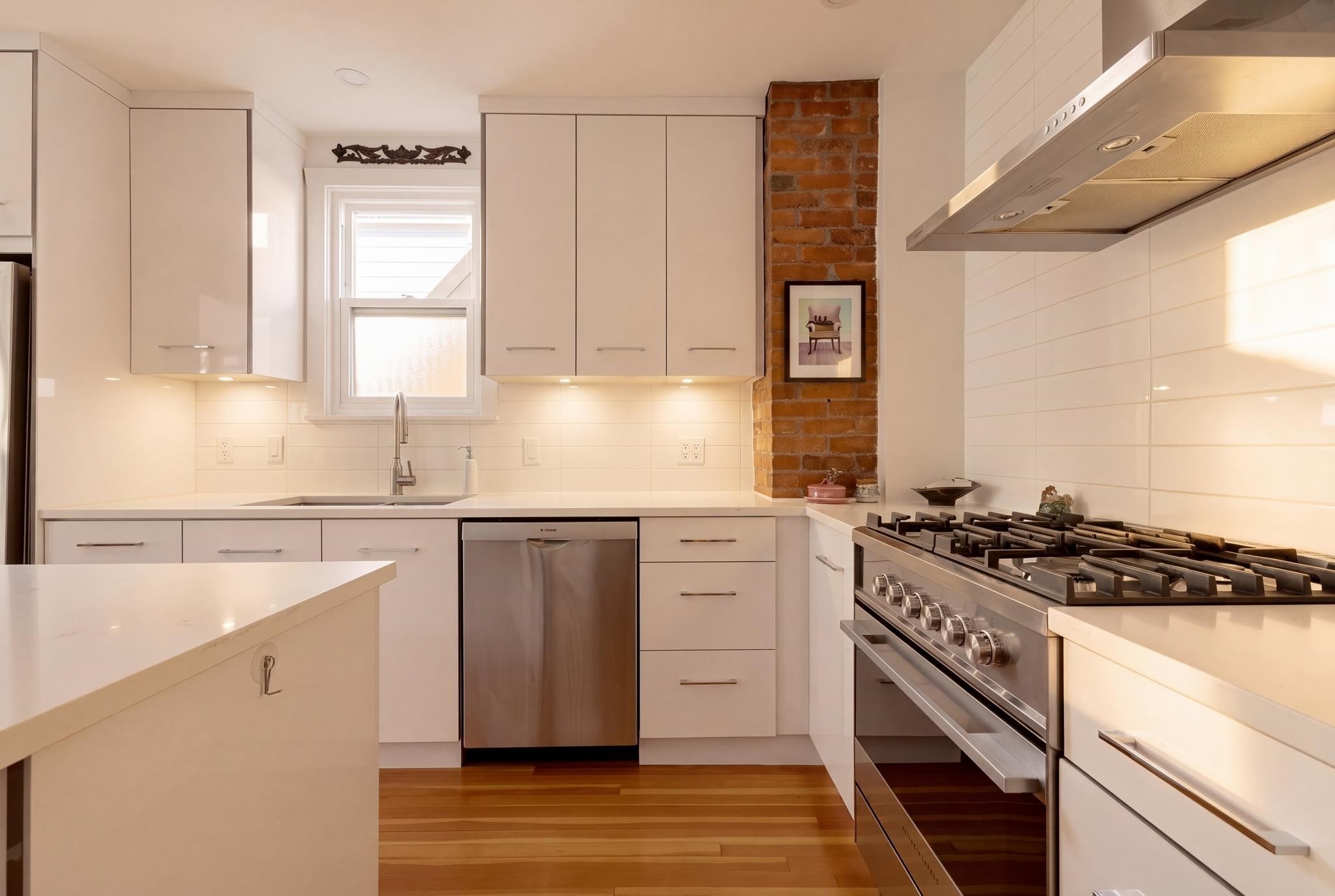 1955 8Th Avenue E, Vancouver, BC - Indoor Photo Showing Kitchen With Upgraded Kitchen