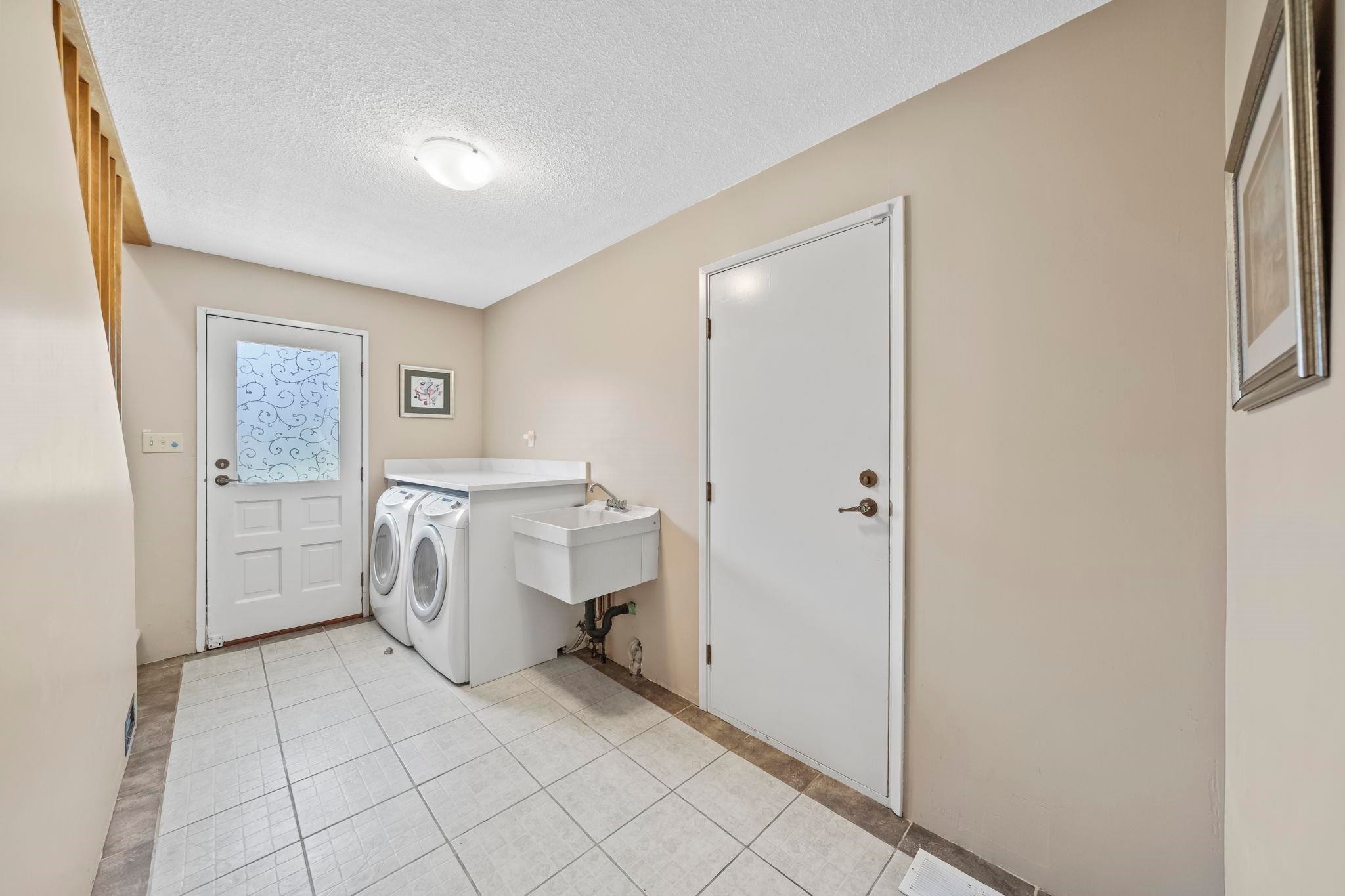 6546 Gibbons Drive, Richmond, BC - Indoor Photo Showing Laundry Room