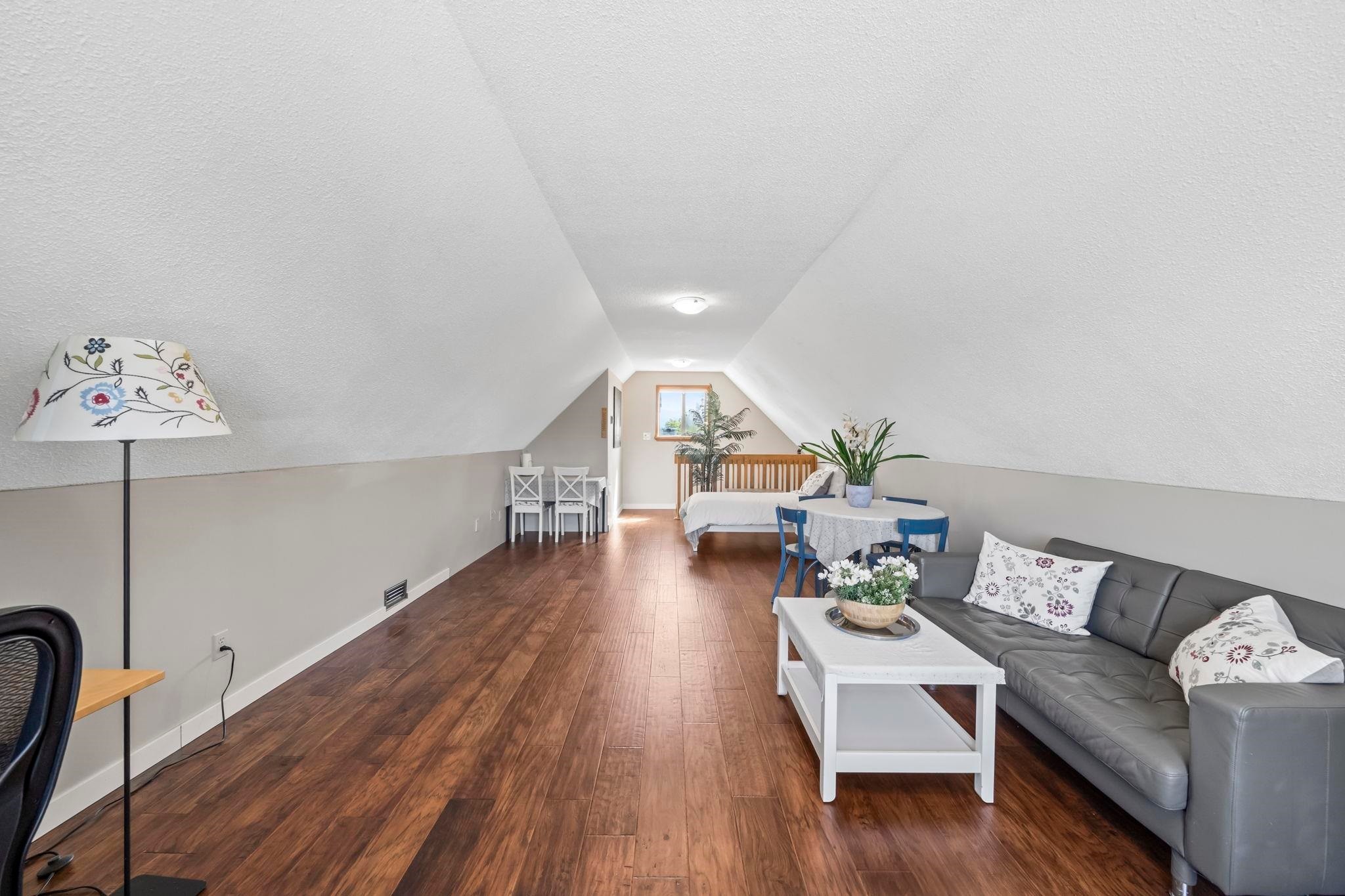 6546 Gibbons Drive, Richmond, BC - Indoor Photo Showing Living Room