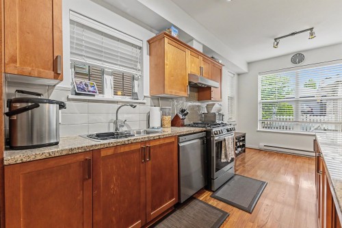 1427 Collins Road, Coquitlam, BC - Indoor Photo Showing Kitchen With Stainless Steel Kitchen With Double Sink