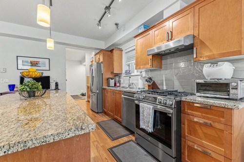 1427 Collins Road, Coquitlam, BC - Indoor Photo Showing Kitchen