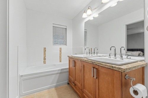 1427 Collins Road, Coquitlam, BC - Indoor Photo Showing Bathroom