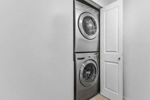 1427 Collins Road, Coquitlam, BC - Indoor Photo Showing Laundry Room