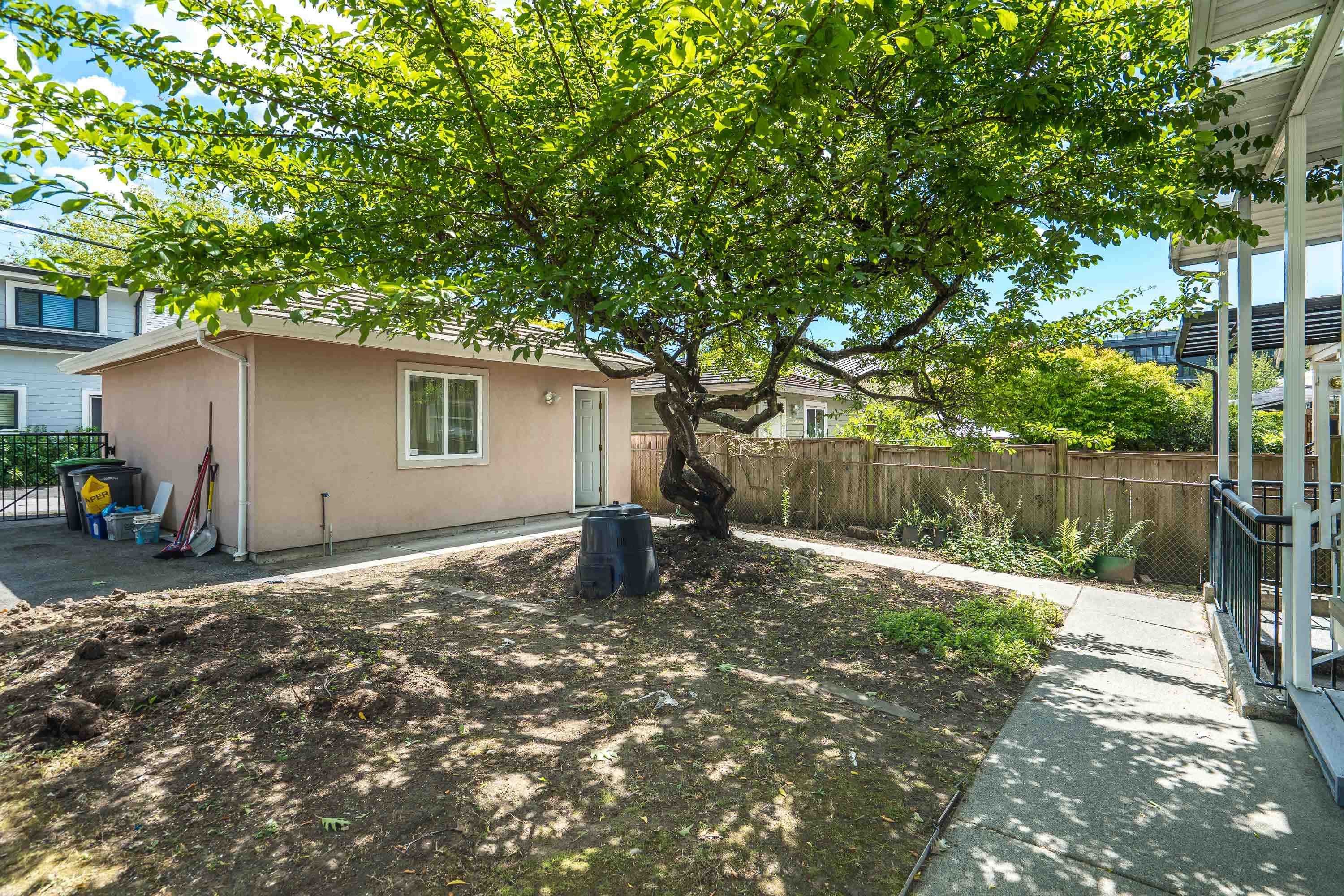 2304 Garden Drive, Vancouver, BC - Outdoor
