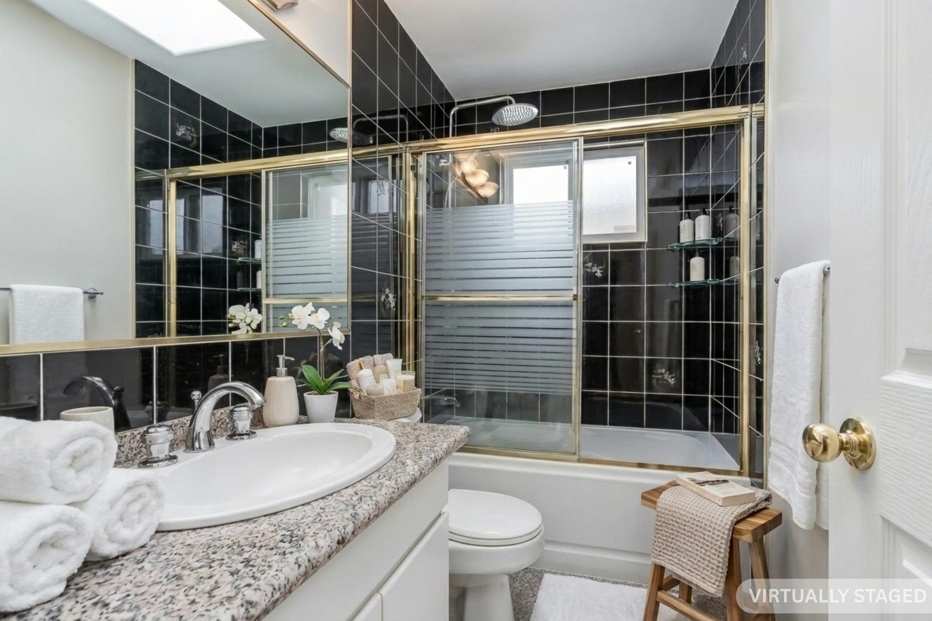 2304 Garden Drive, Vancouver, BC - Indoor Photo Showing Bathroom