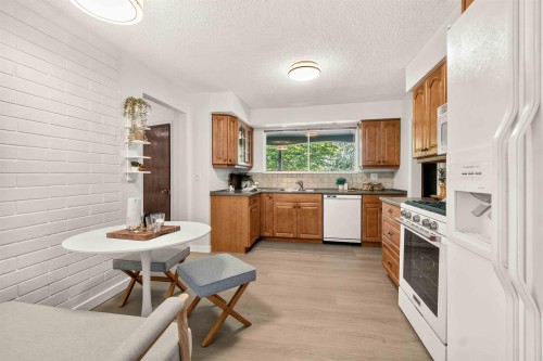 1168 Charland Avenue, Coquitlam, BC - Indoor Photo Showing Kitchen With Double Sink