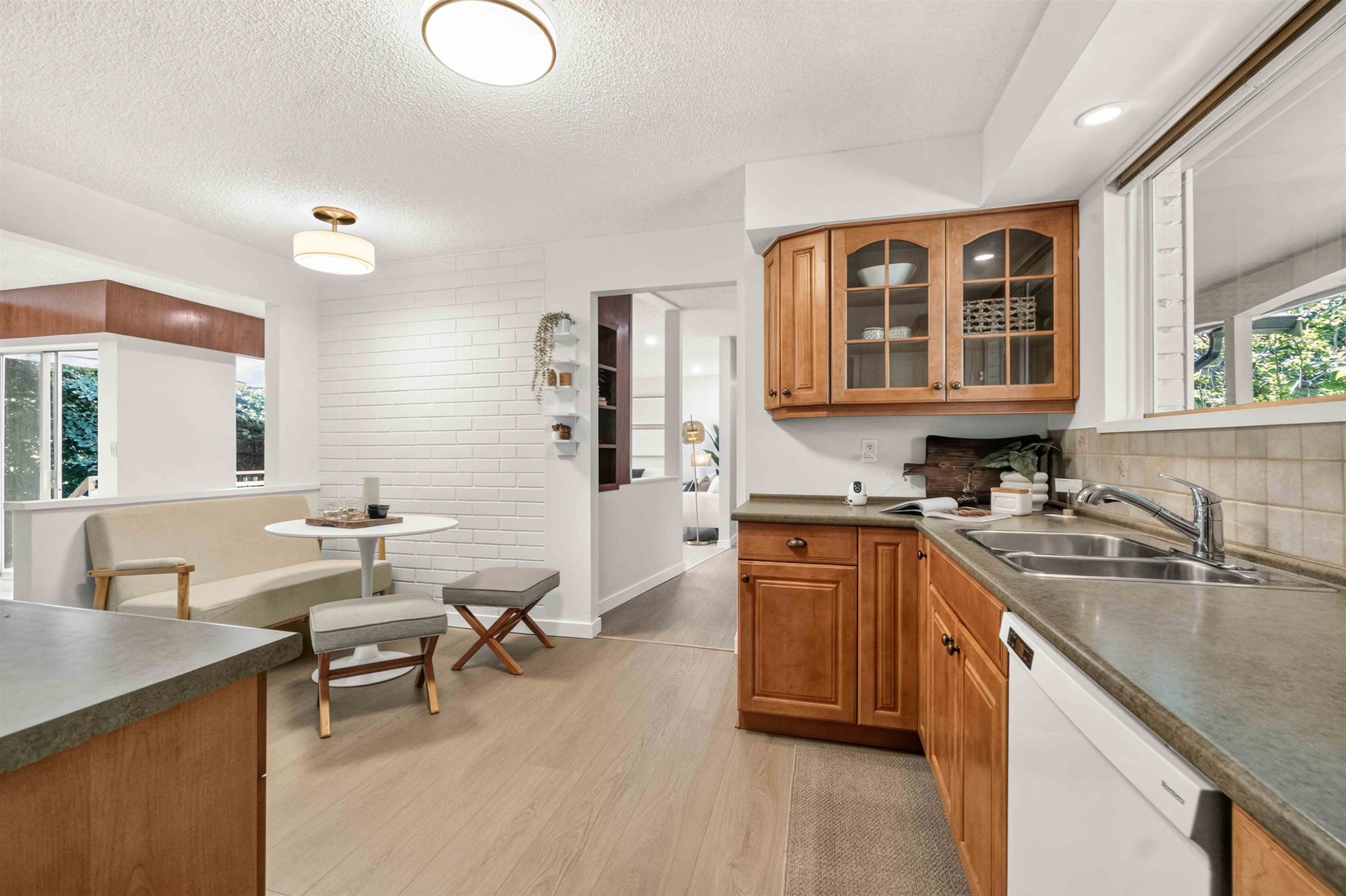 1168 Charland Avenue, Coquitlam, BC - Indoor Photo Showing Kitchen With Double Sink