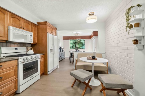 1168 Charland Avenue, Coquitlam, BC - Indoor Photo Showing Kitchen