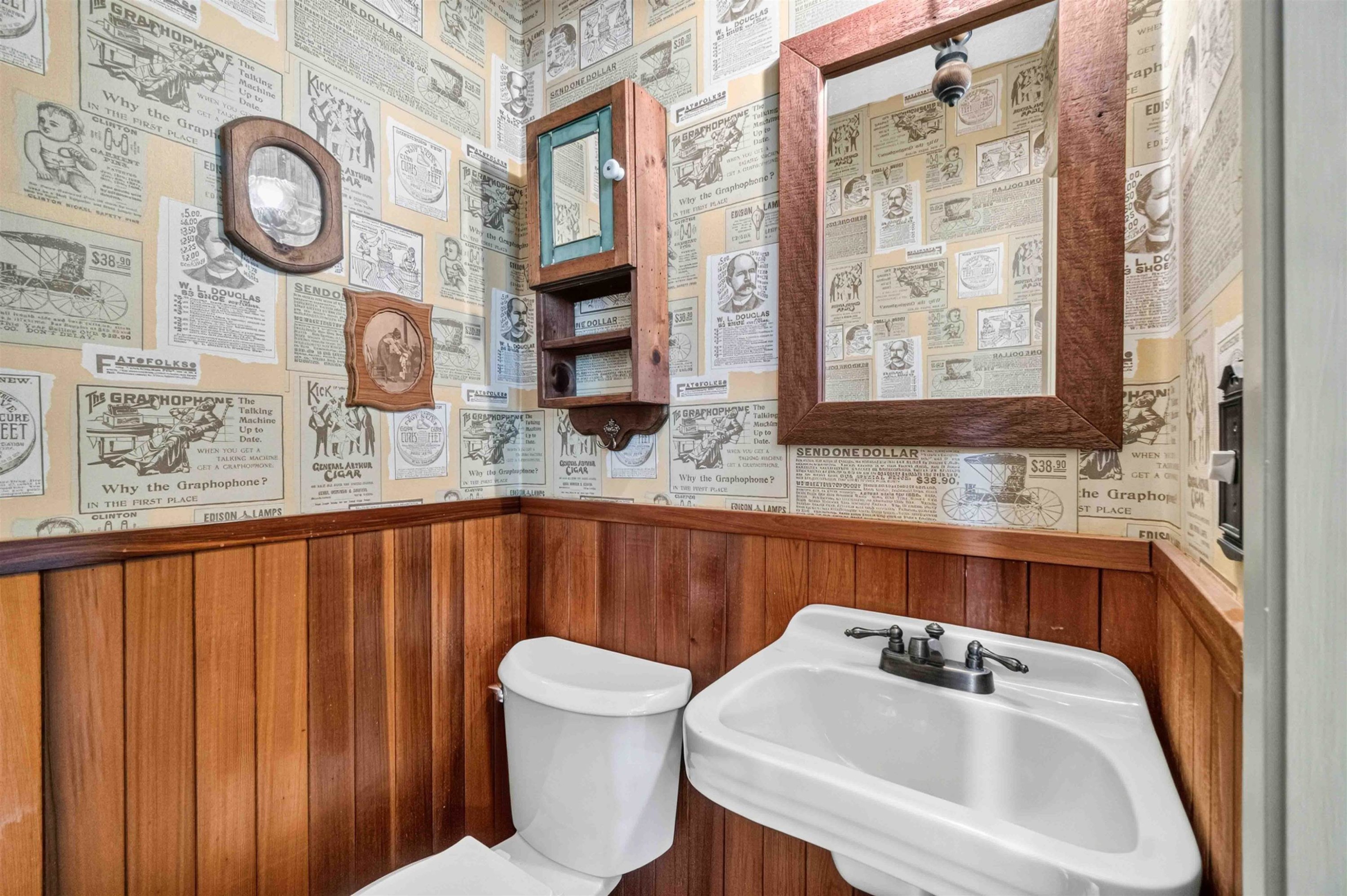 1168 Charland Avenue, Coquitlam, BC - Indoor Photo Showing Bathroom