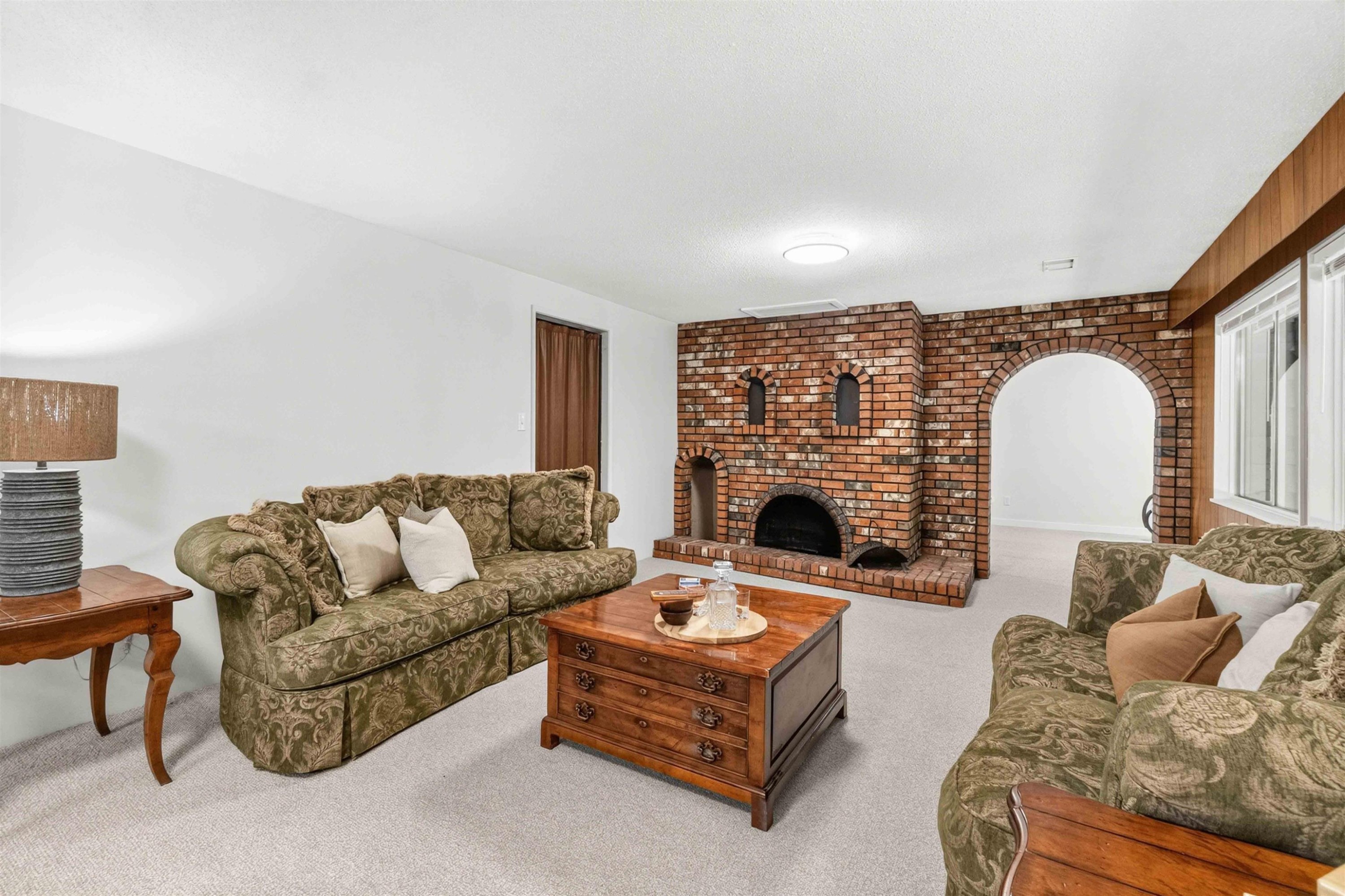 1168 Charland Avenue, Coquitlam, BC - Indoor Photo Showing Living Room With Fireplace