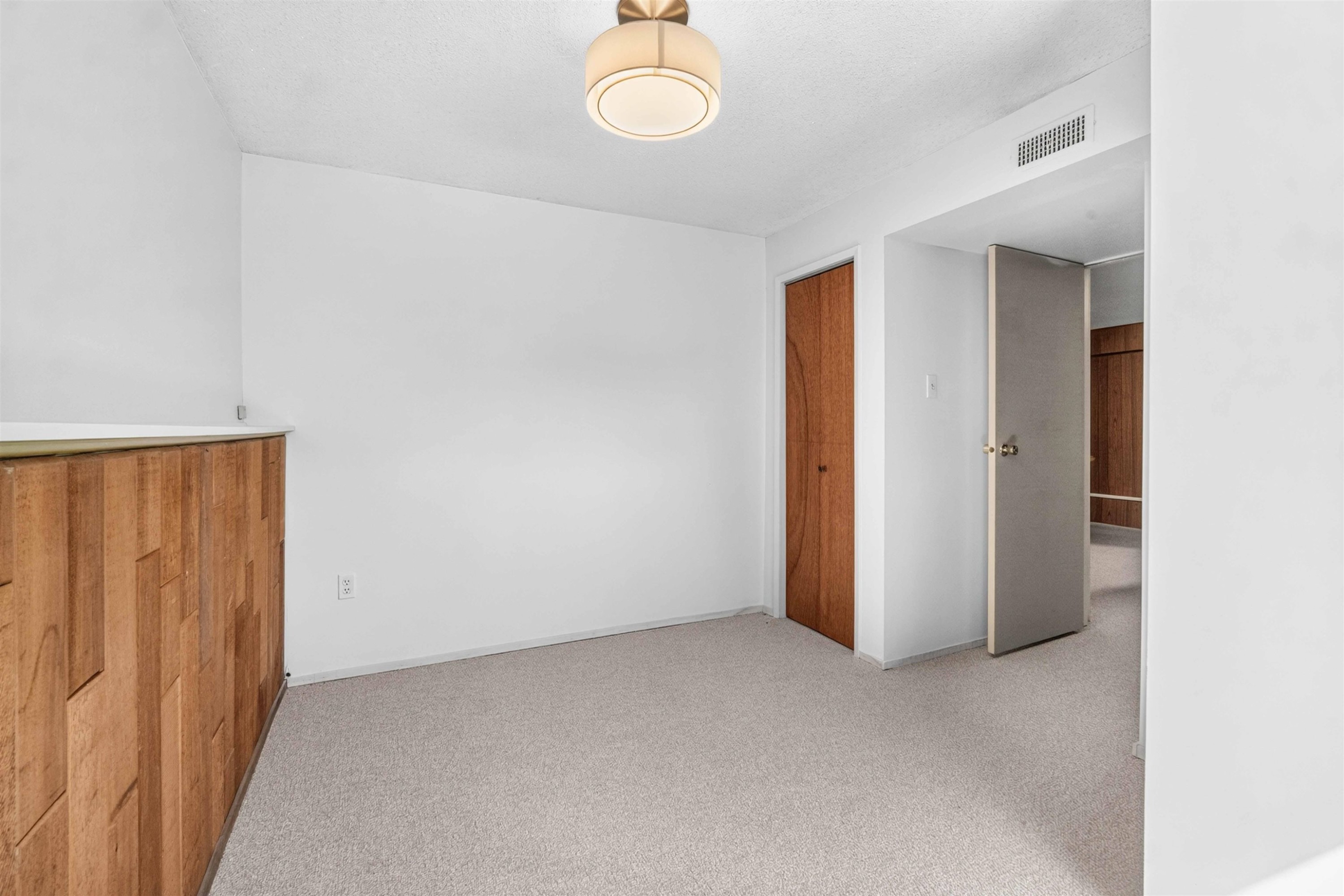 1168 Charland Avenue, Coquitlam, BC - Indoor Photo Showing Other Room
