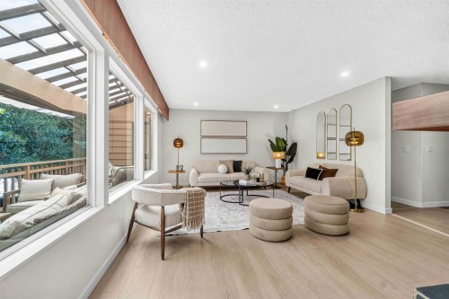 1168 Charland Avenue, Coquitlam, BC - Indoor Photo Showing Living Room